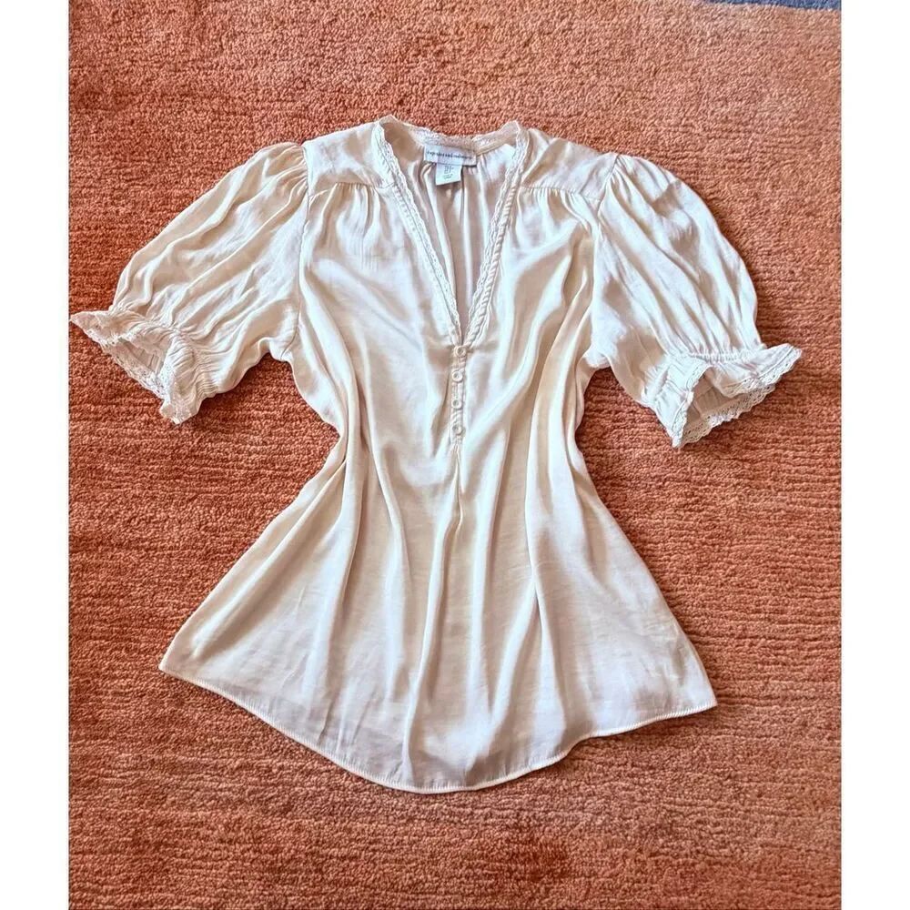 Cupcakes and Cashmere Women Blouse S Cream Short Sleeve V Neck Boho